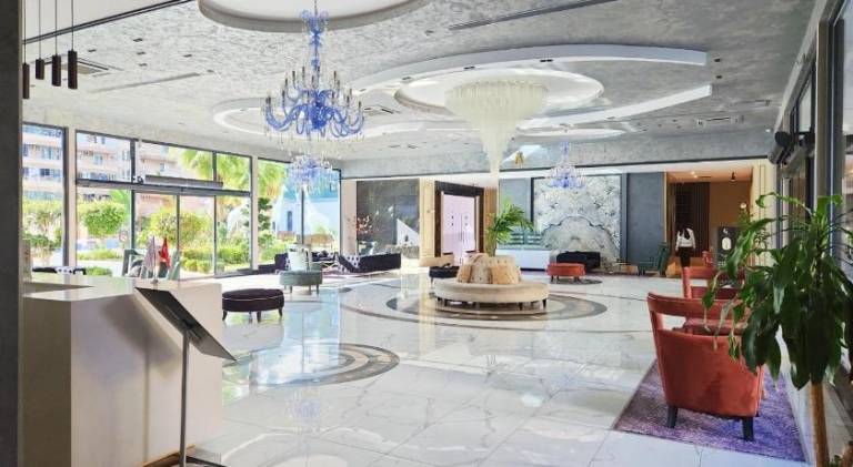 5 STAR FACILITIES/WALKING DISTANCE TO AMENITIES AND THE BEACH — photo 3