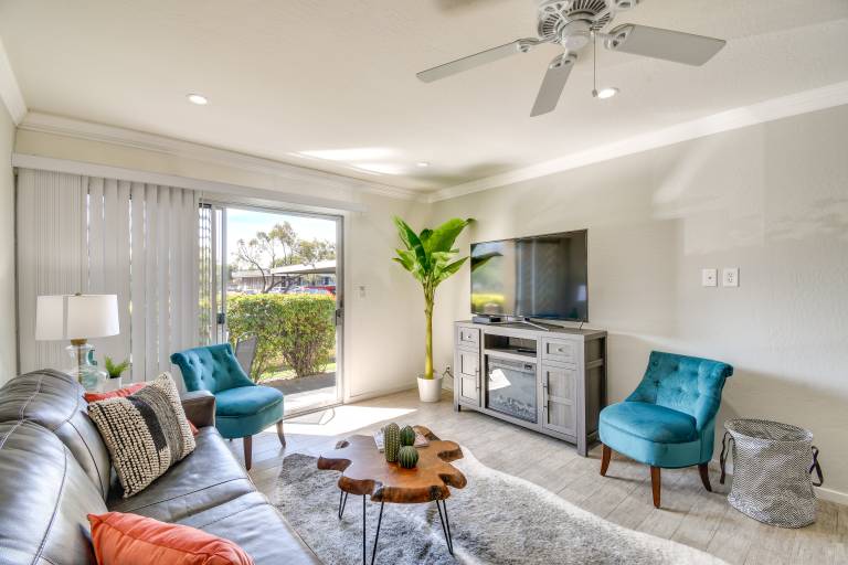 Near Fashion Square & Old Town Scottsdale Condo