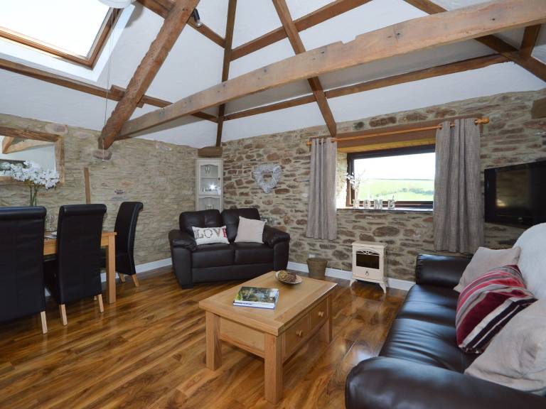 Cottage with yard & grill in Dartmouth