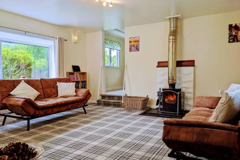Family-friendly cottage with BBQ & yard | Mountain view | Pets are welcome — photo 2