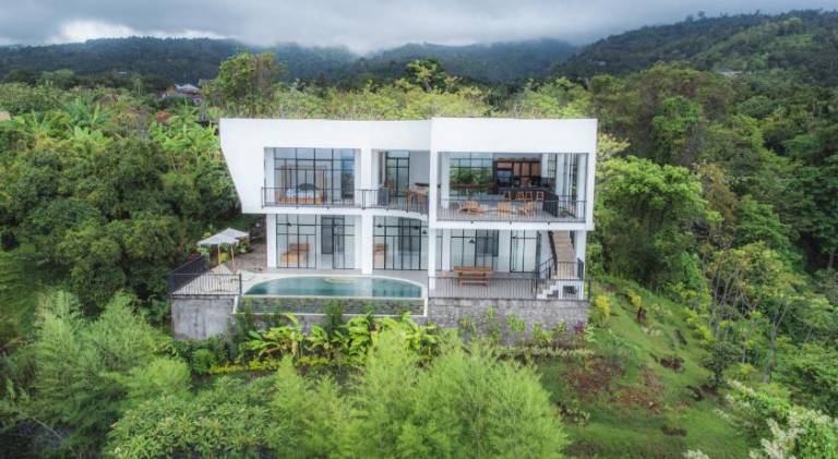 360 m&sup2; Villa