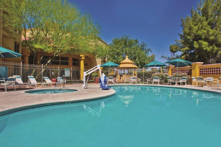 La Quinta Inn & Suites by Wyndham Tucson Airport — photo 4