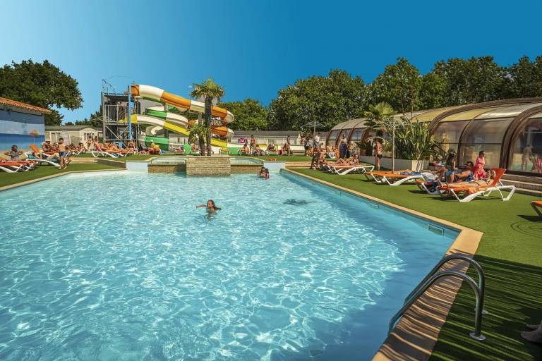 Family-oriented pleasant camping suite with BBQ, sauna & pool | Dogs allowed in Rochefort
