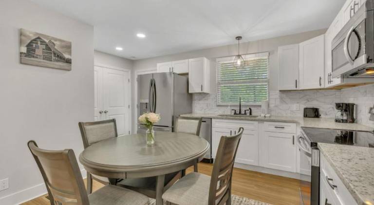 Spacious vacation home | Pets allowed — photo 3