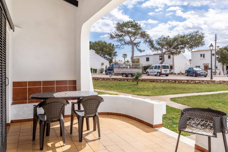 Vacation home with patio, barbecue & yard — photo 3