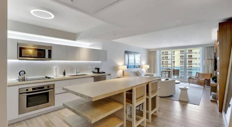Apartment with pool | Near Miami Beach Botanical Garden — photo 5