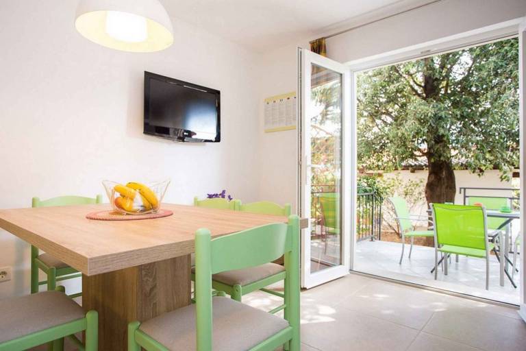 Rental apartment with garden & patio | Beach nearby | Pets allowed in Baska
