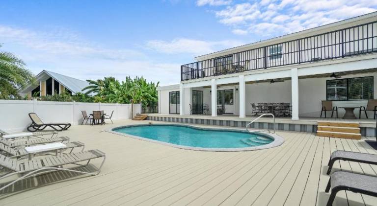 Vacation home with pool | Next to the beach | Pets allowed — photo 3