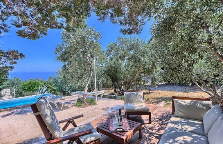 Casa Garden - six bedroom house for 12 guests, heated pool and close to beaches by MyWaycation — photo 3