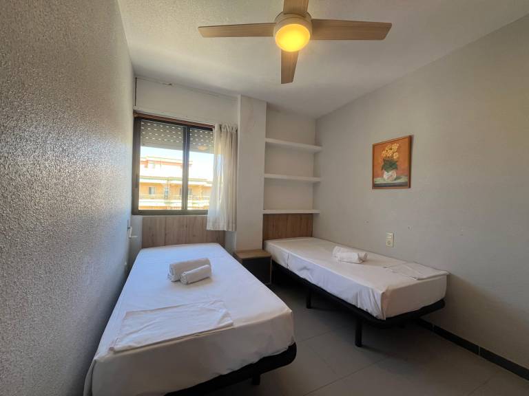 Apartment with pool, yard & patio | Mountain view — photo 4