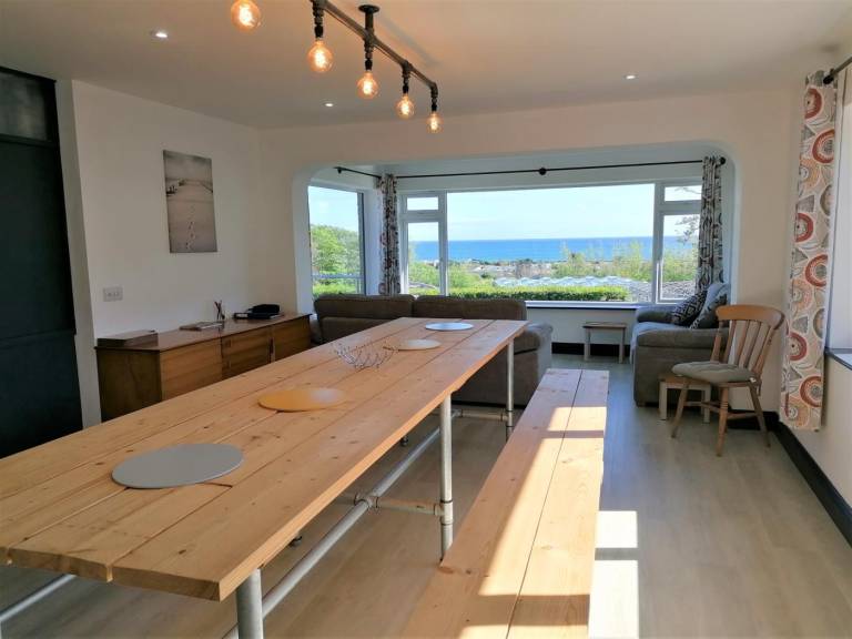Fully equipped vacation home with yard & barbecue | Water view | Pet-friendly — photo 5