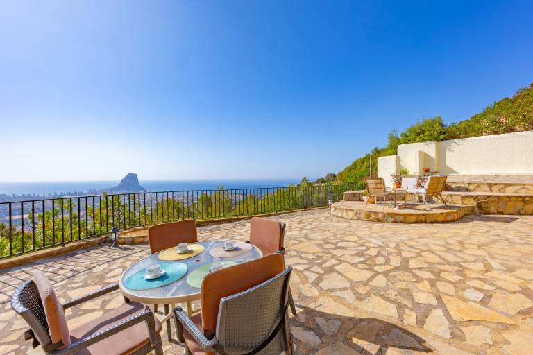 Villa with private pool, hot tub & grill — photo 2