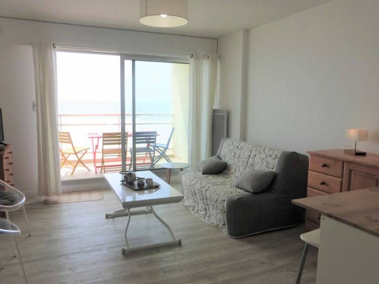 Studio cabin 4 sleeps, balcony sea view, Saint-Gilles-Croix-de-Vie — photo 3