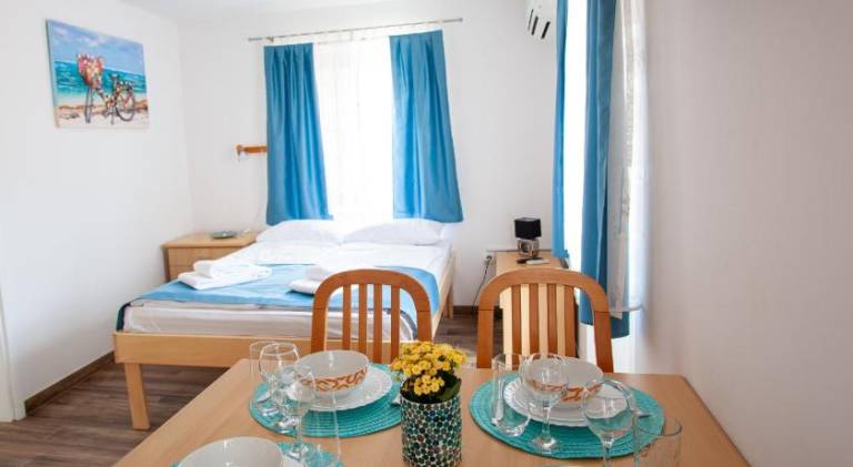 Holiday apartment with patio — photo 2