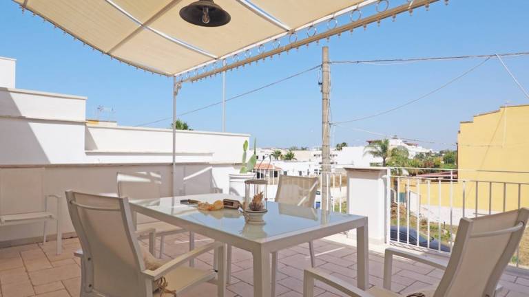Apartment with yard in Alliste