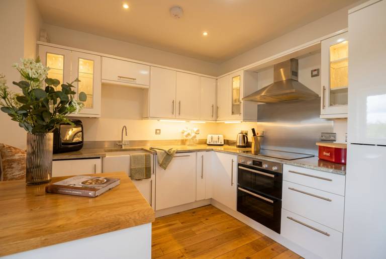 Bamburgh - Sleeps 8 - 3 Bedrooms 2 Bathrooms - Secure Garden - Dogs Stay Free - Stunning Beach Walks & Views - Log Fire - Outdoor Eating & Parking — photo 3