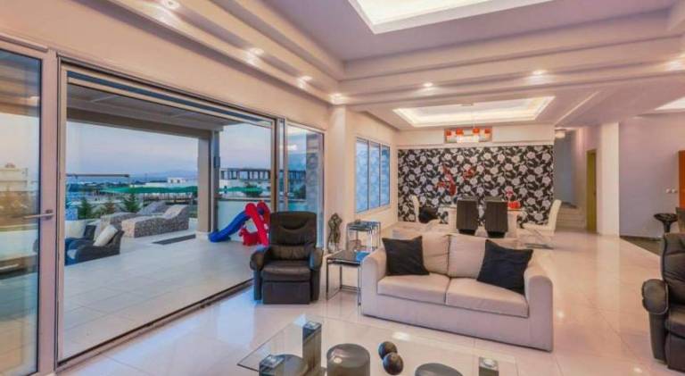 Fully equipped villa with private pool, terrace & yard | Good for workation | Pet-friendly — photo 2