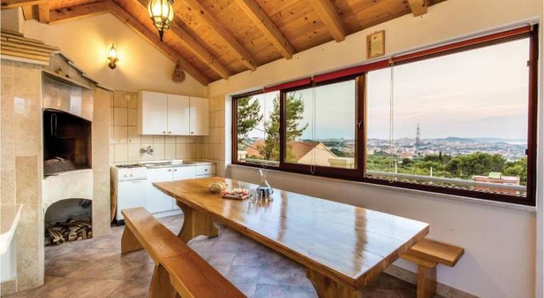 Ample vacation home with pool, hot tub & sauna | Pet-friendly — photo 5