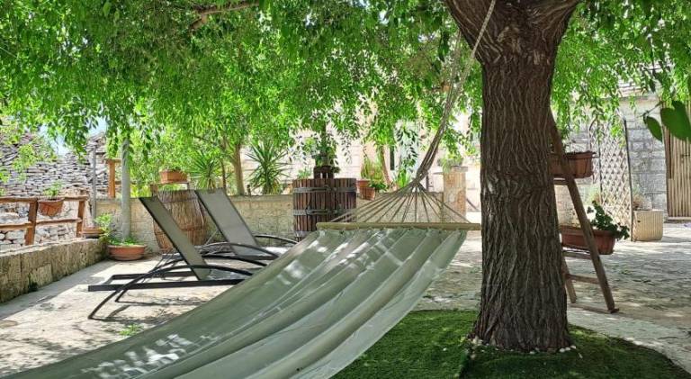 Vacation home with yard, BBQ & pool | Pet-friendly — photo 4