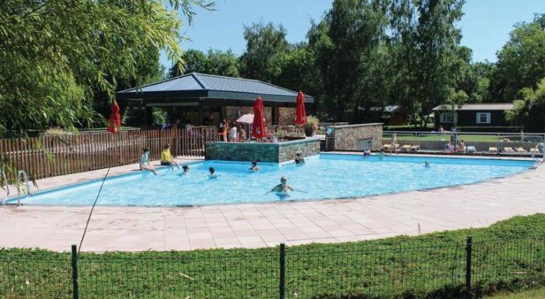 Vacation home with pool — photo 3