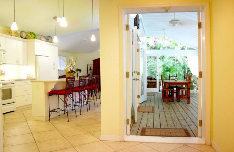 Vacation home with BBQ, patio & private pool | Close to West Martello Tower — photo 2