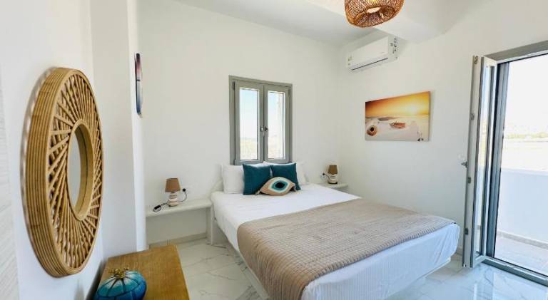 Rental apartment with patio | Pets allowed in Santorini