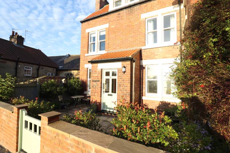 Family-friendly cottage with garden | Dogs allowed in Whitby