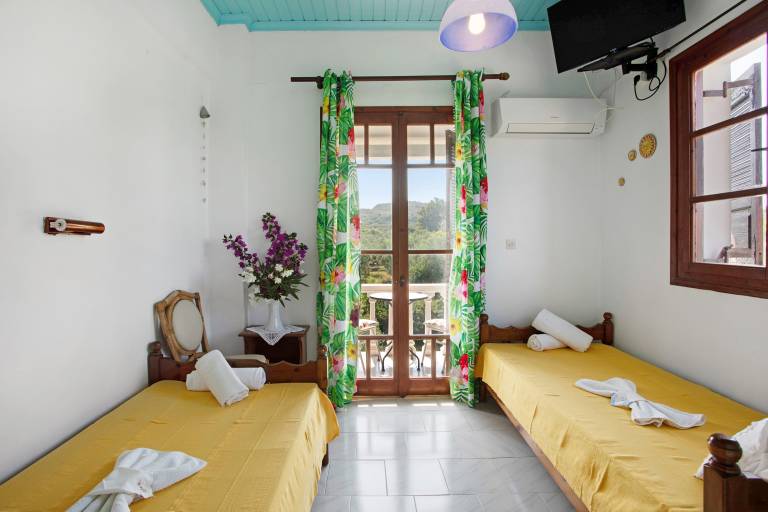 Studio Apartment "Areti Orfeas Budget Studio" near Beach with Balcony & Wi-Fi — photo 2