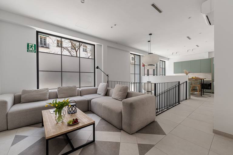 Dedicated room with terrace & yard in Madrid