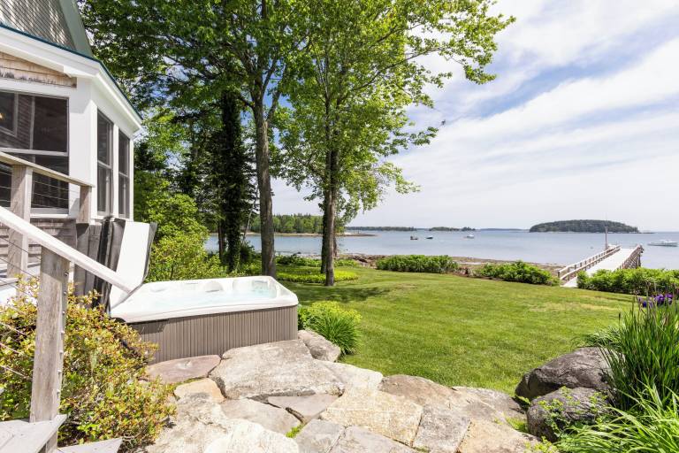 House  Tenants Harbor