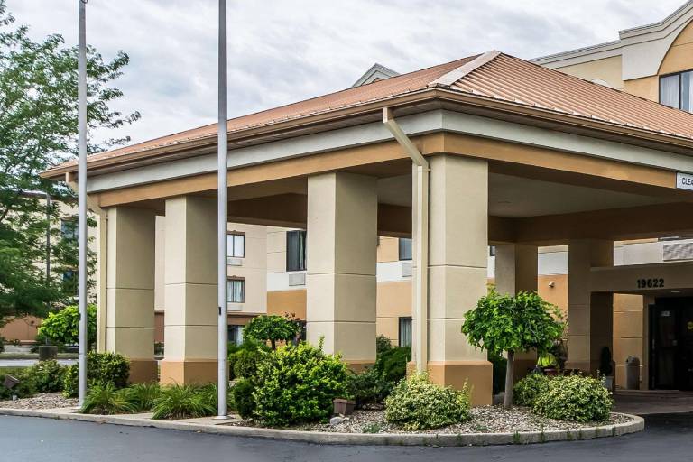 Quality Inn & Suites Evansville North in Evansville, IN