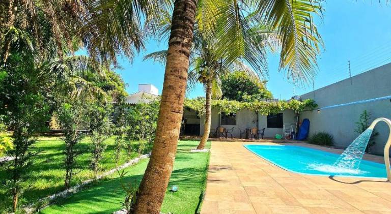 Vacation home with pool in Sao Roque