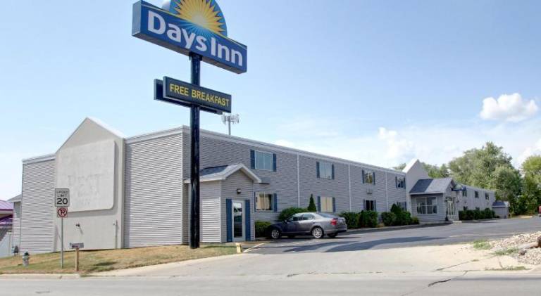 Days Inn by Wyndham Cedar Falls- University Plaza — photo 4