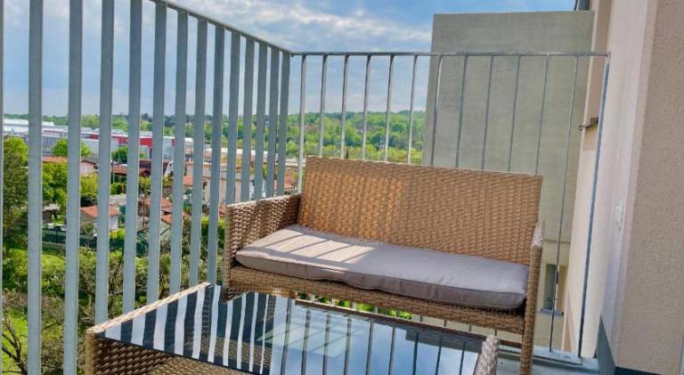 Rental apartment with patio — photo 3