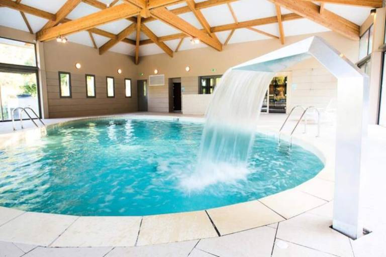 Apartment with pool, sauna & yard — photo 4