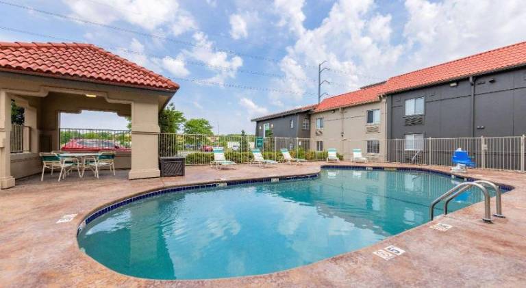 La Quinta Inn by Wyndham Kansas City Lenexa — photo 3