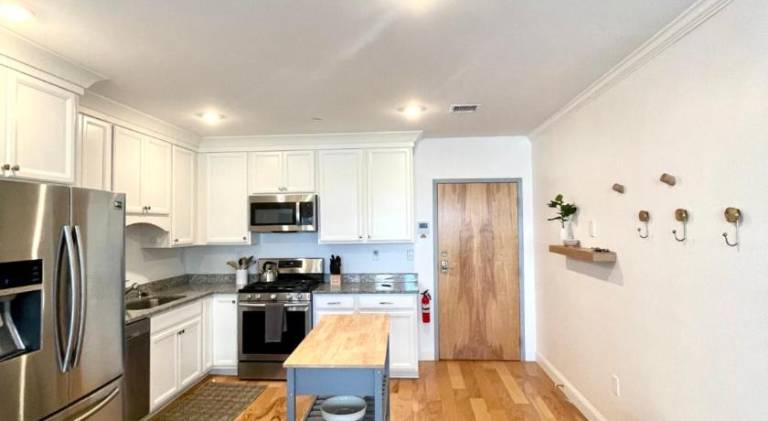 Modern 2-bed, 2-bath, 4 min walk to Northeastern — photo 5