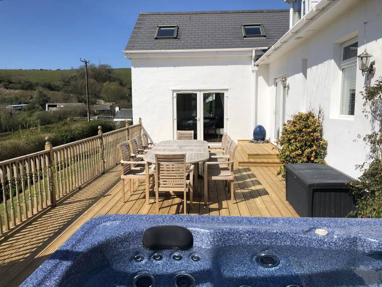 Family-oriented cottage with sauna, terrace & jacuzzi | Beach view | Pets allowed — photo 3