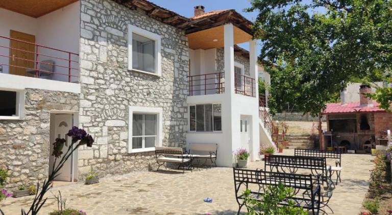 Lodge with garden, terrace & barbecue — photo 4