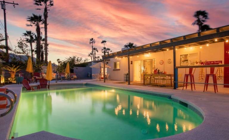 Child-friendly beautiful house with barbecue, garden & fast internet | Mountain view | Dogs allowed in Palm Springs, CA