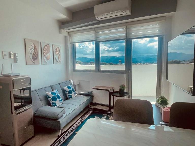 Apartment with pool & yard in Quezon City