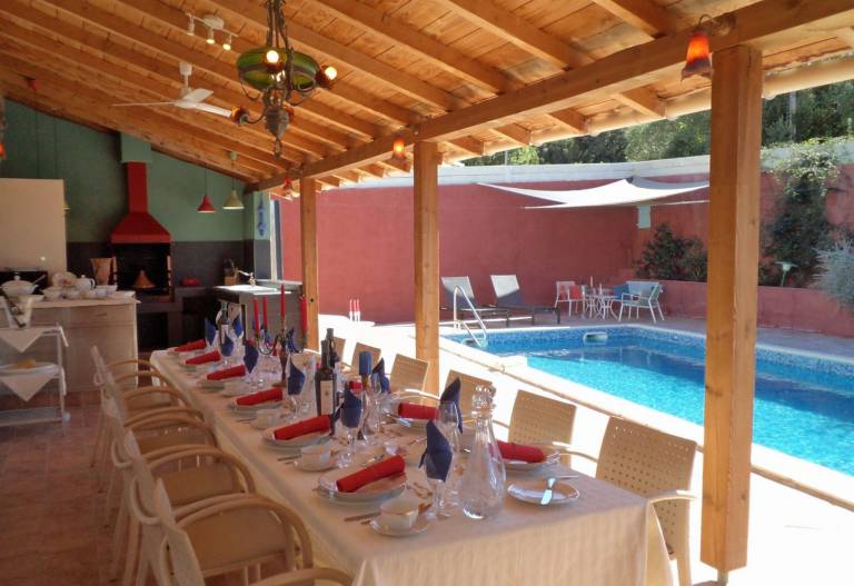Villa with pool, yard & grill — photo 5