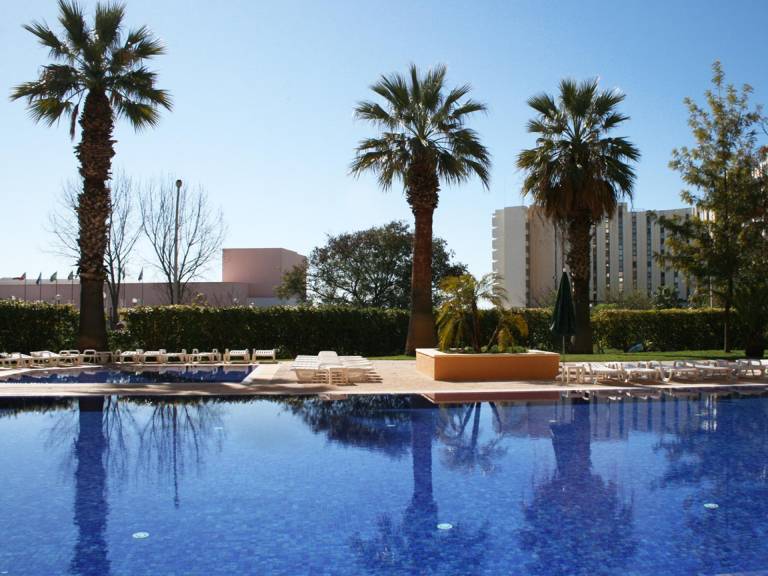 Serviced apartment with garden, terrace & jacuzzi | Close to the beach | Pets are welcome in Loulé
