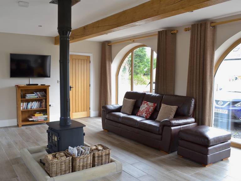 Child-friendly cottage with BBQ & yard | Pets allowed — photo 3