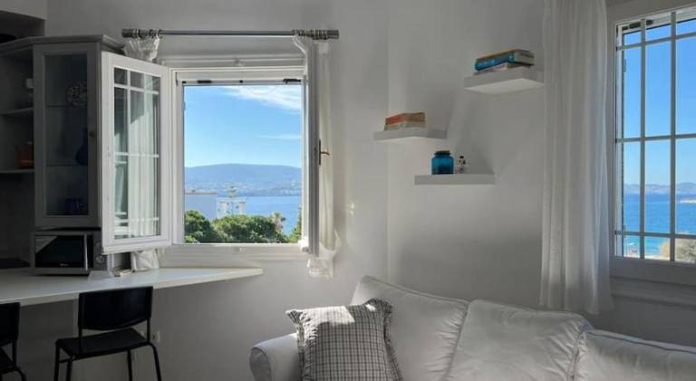 Vacation home with BBQ, terrace & yard | Beach nearby | Perfect for remote work | Pets allowed — photo 2