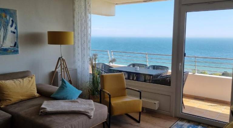 Wonderful rental apartment with pool | Beach nearby | Pet-friendly in Timmendorfer Strand