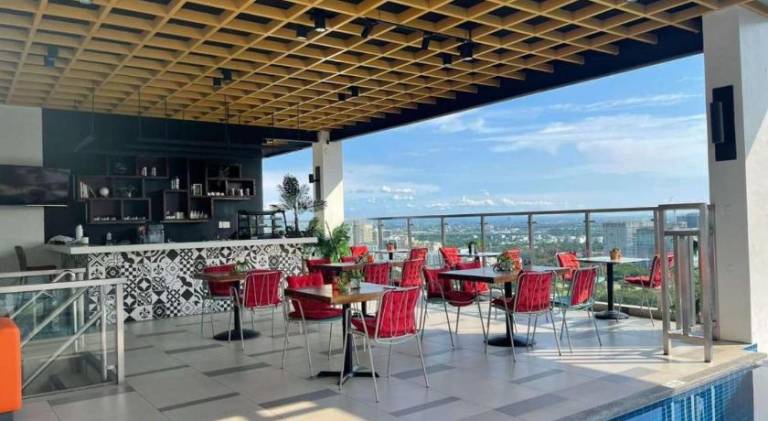 Modern 1BR Executive Suite l Best City View of BGC l The Residences BCCT — photo 4