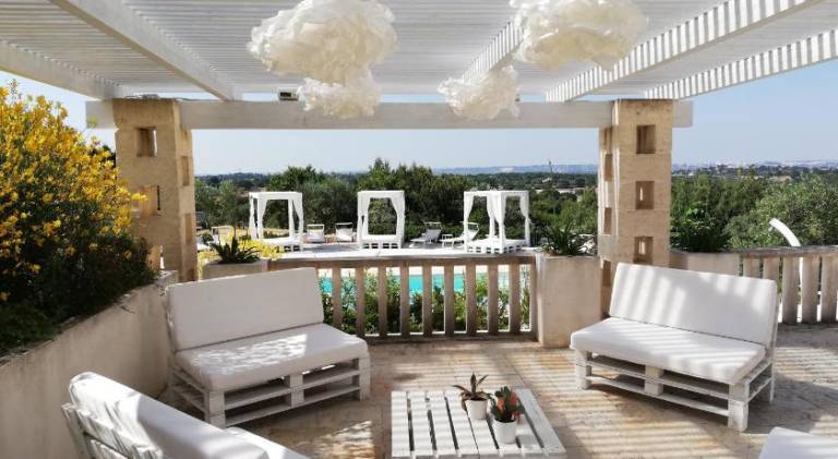 Vacation home with terrace, yard & pool | Dogs allowed — photo 3
