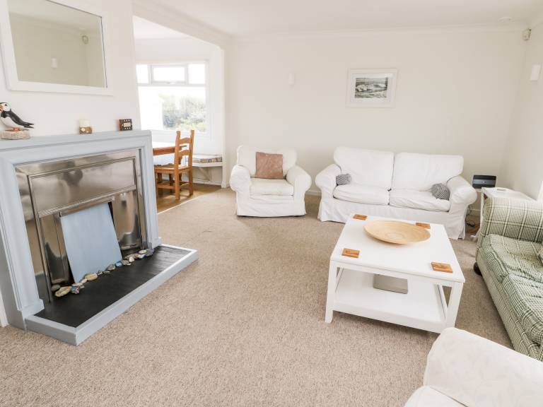 Cottage with yard | Beach view — photo 3