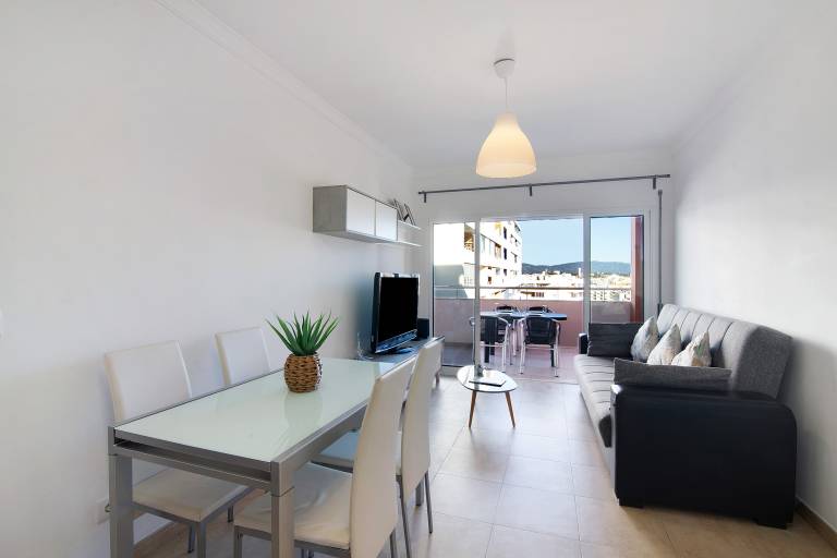 Fully equipped wonderful holiday apartment with fast internet, pool & yard | City view | Dogs allowed — photo 2